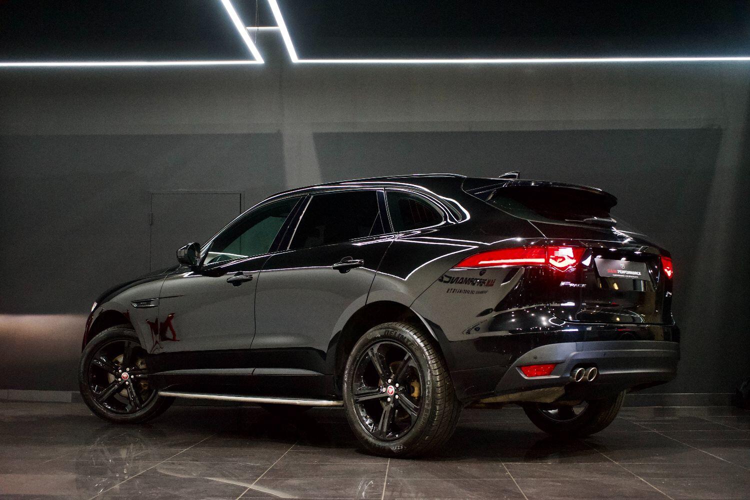 Jaguar F Pace