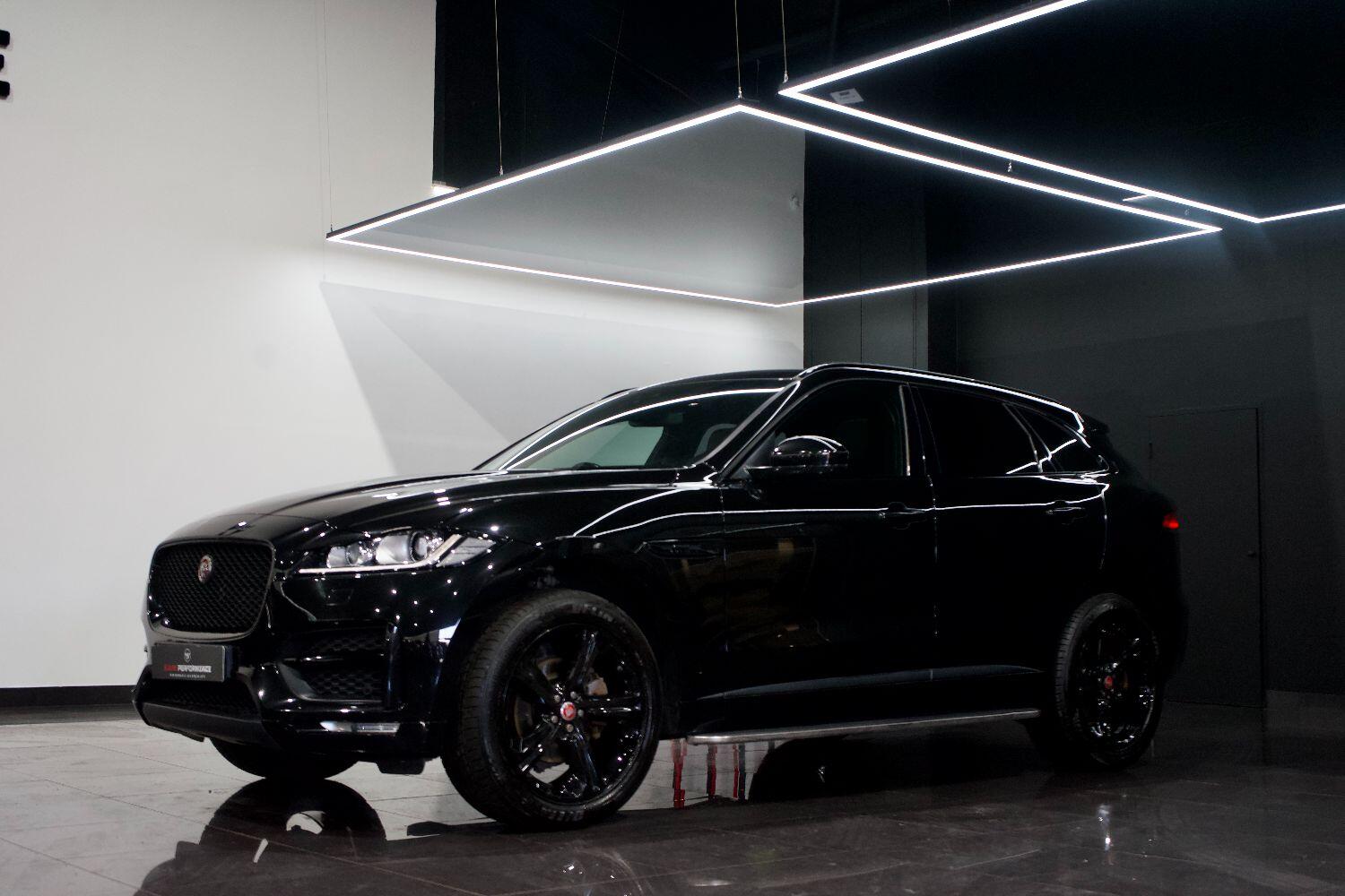 Jaguar F Pace