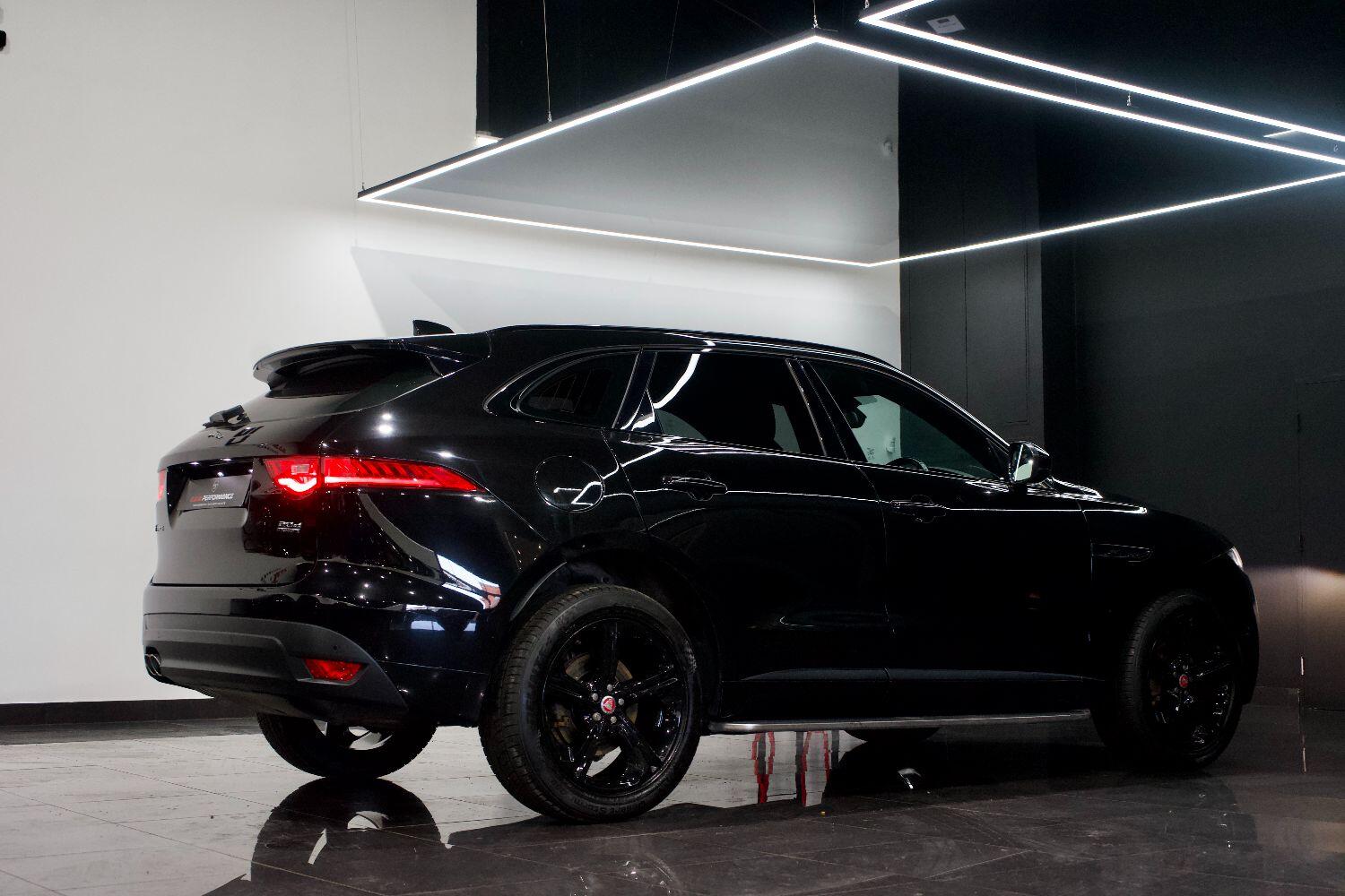 Jaguar F Pace