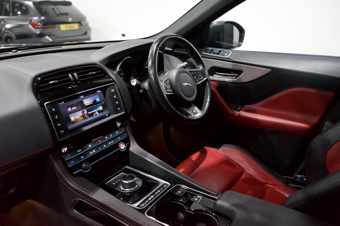 Jaguar F Pace