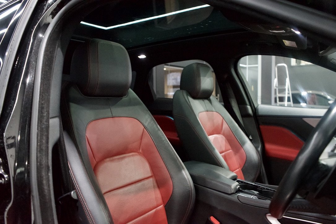 Jaguar F Pace