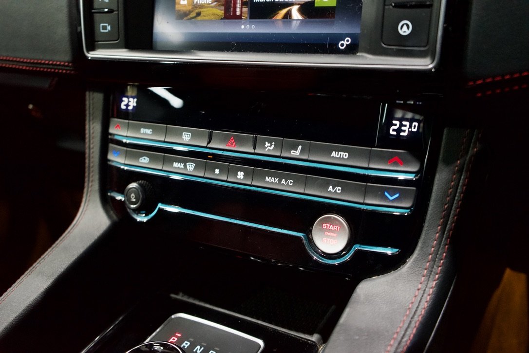 Jaguar F Pace