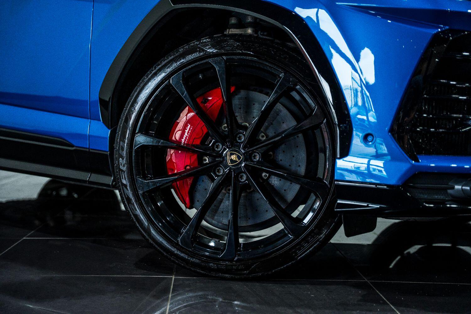 Lamborghini URUS