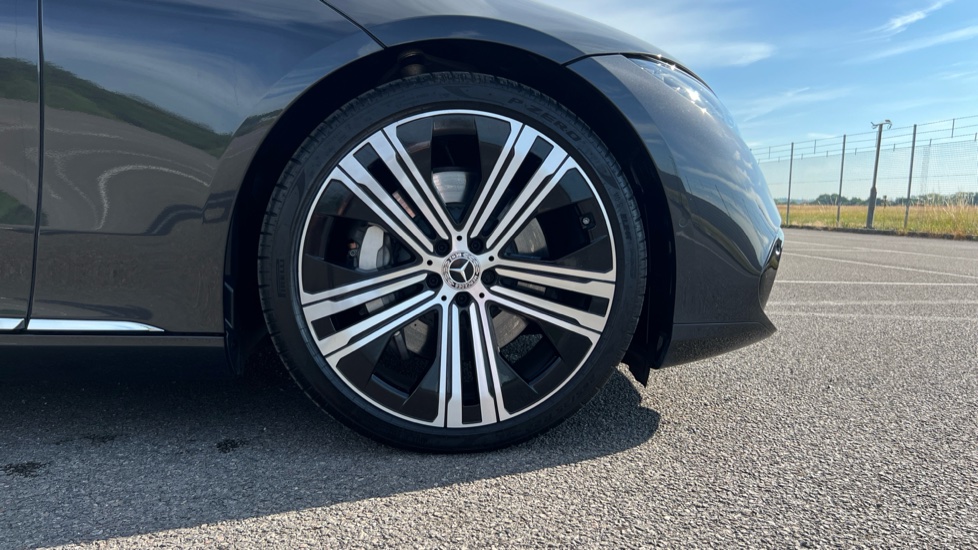 Mercedes Benz EQS