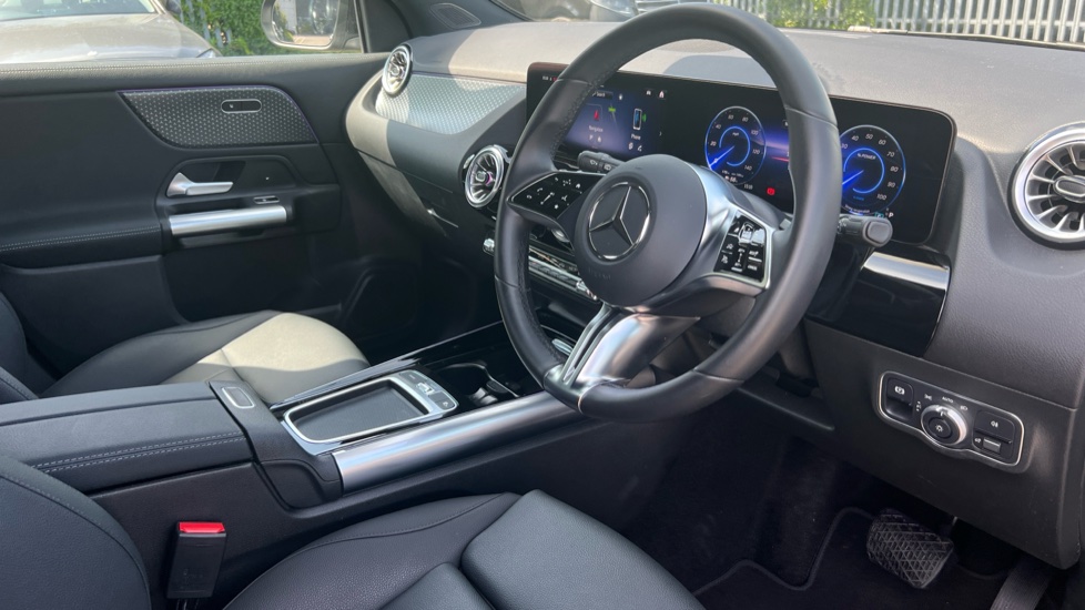 Mercedes Benz EQA