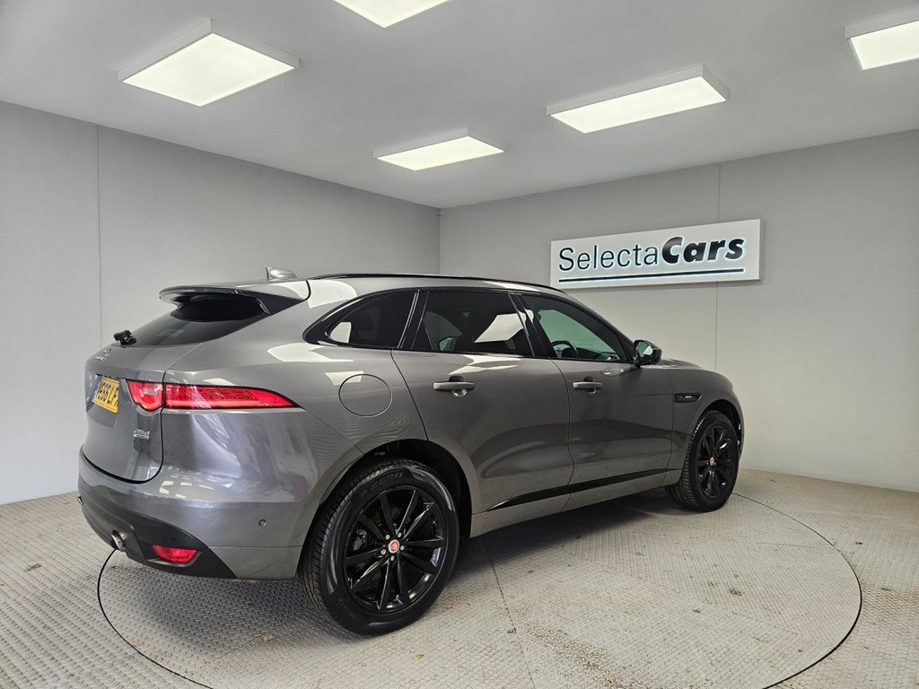 Jaguar F Pace