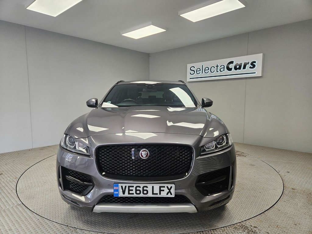 Jaguar F Pace