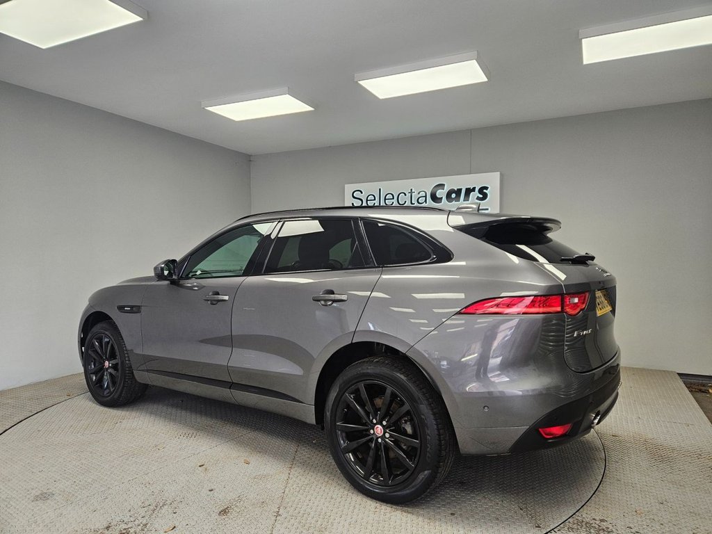 Jaguar F Pace