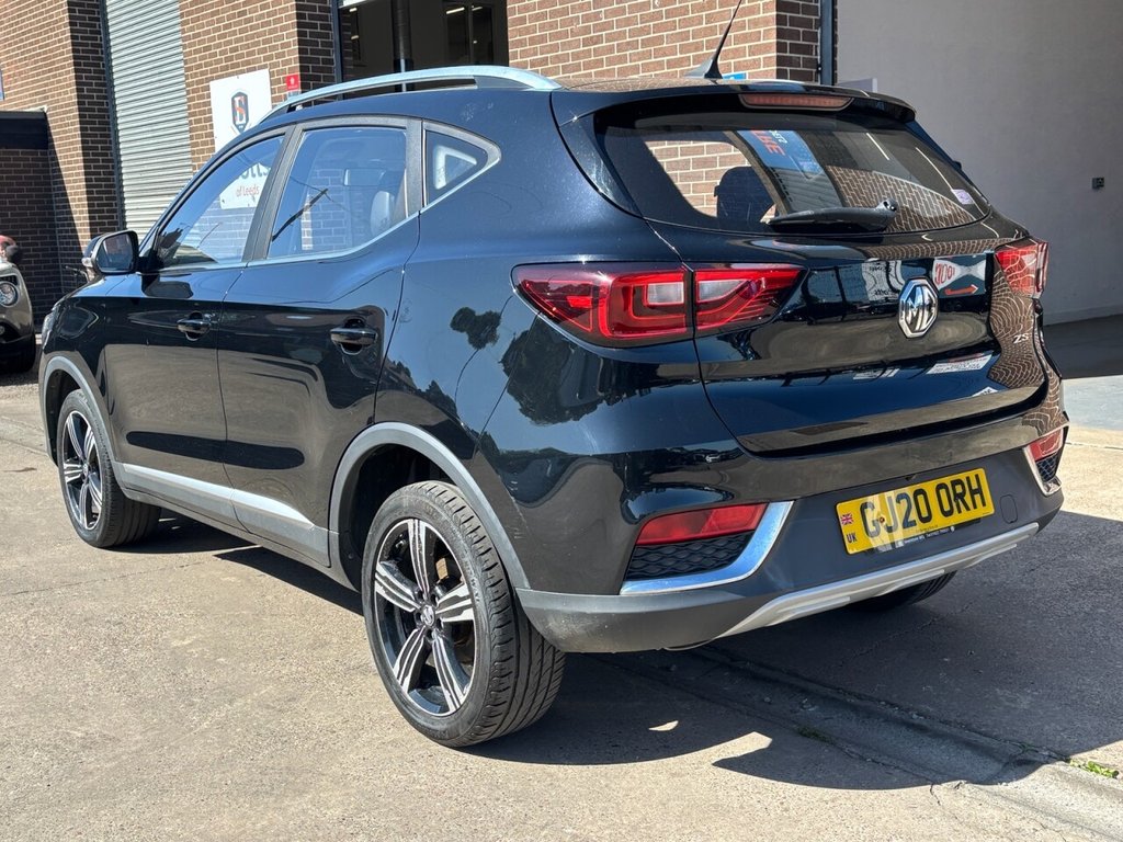 MG ZS