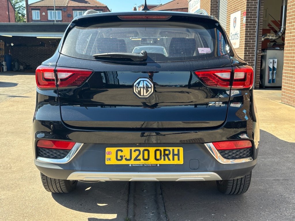 MG ZS