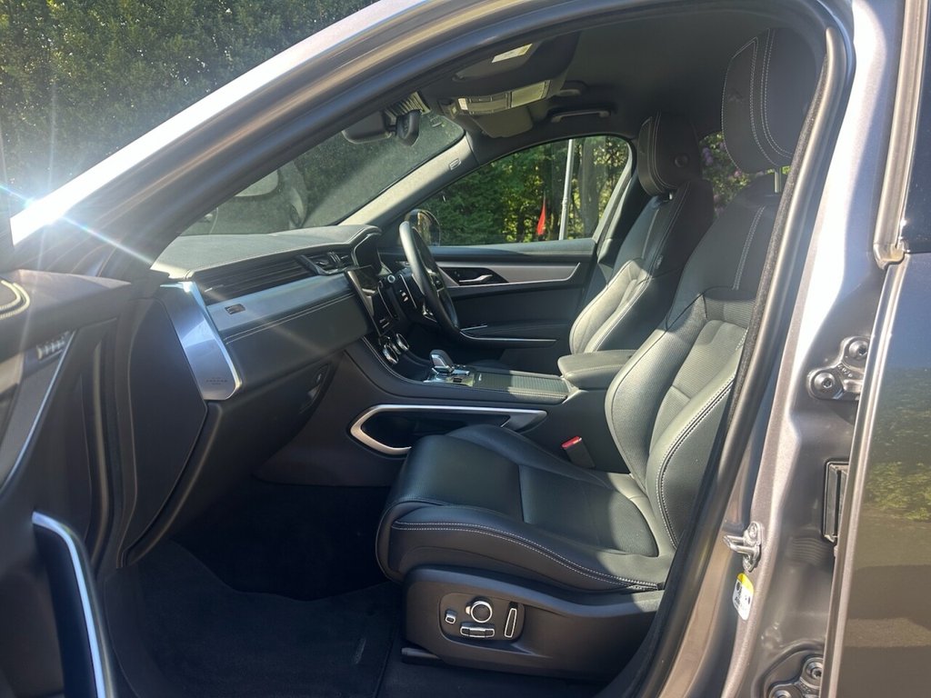 Jaguar F Pace