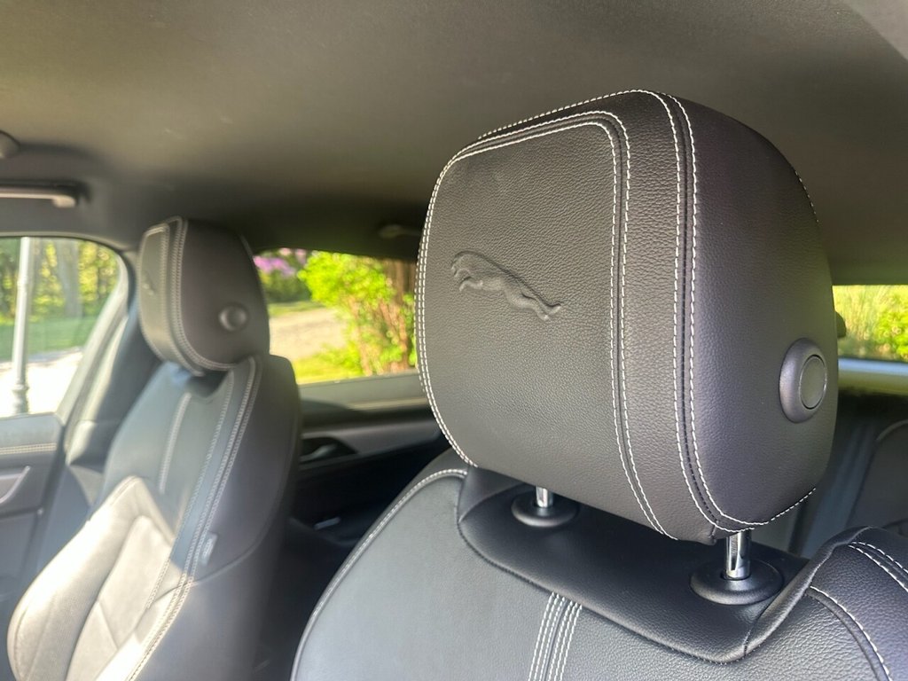 Jaguar F Pace