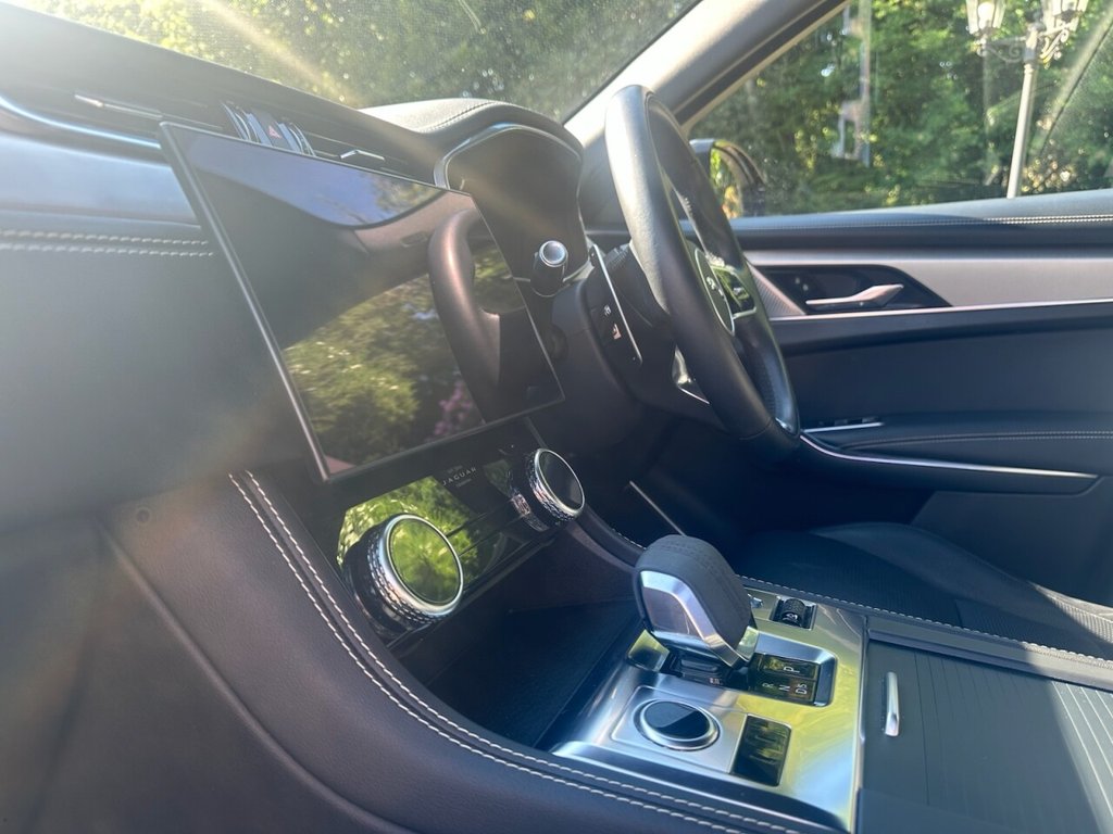 Jaguar F Pace
