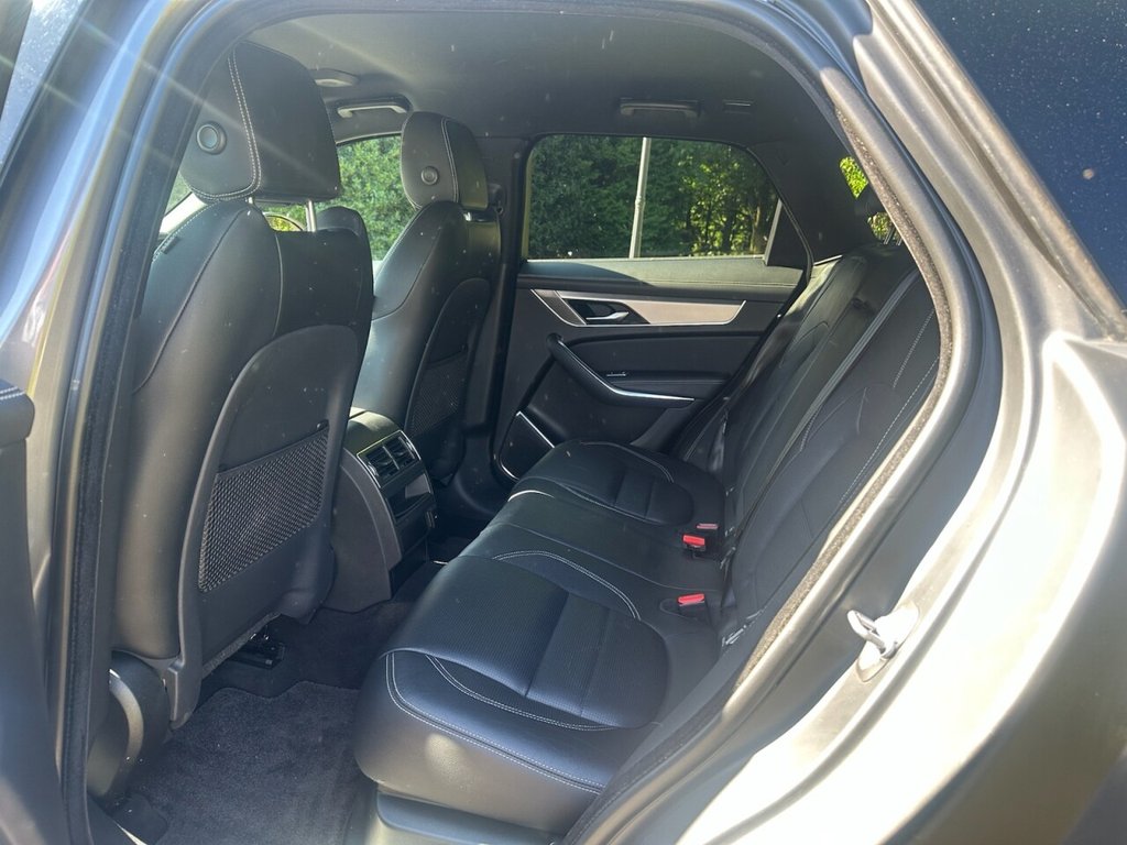 Jaguar F Pace