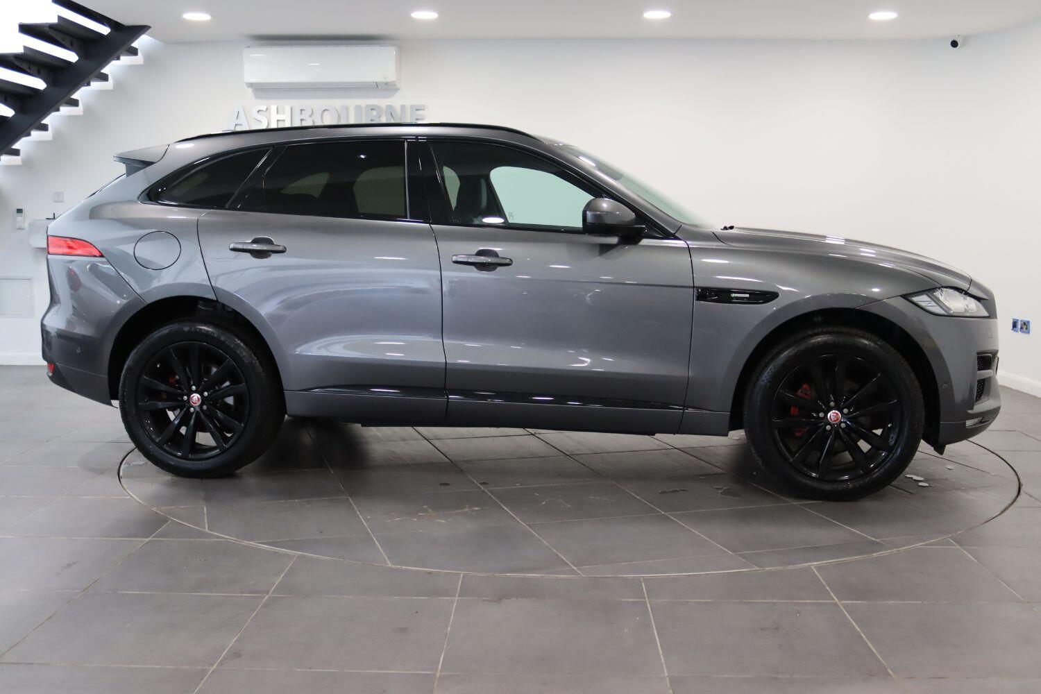 Jaguar F Pace