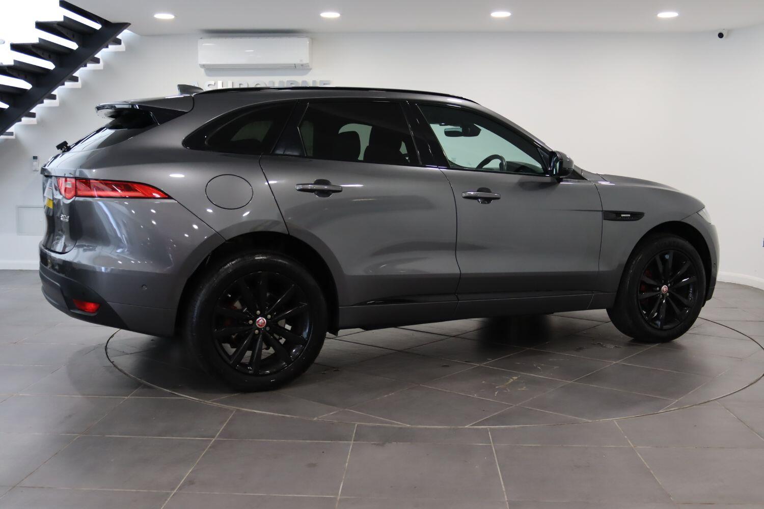 Jaguar F Pace