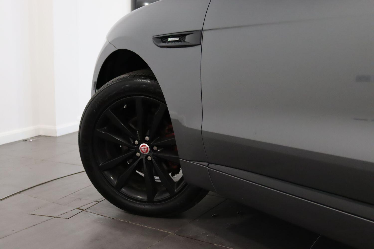 Jaguar F Pace