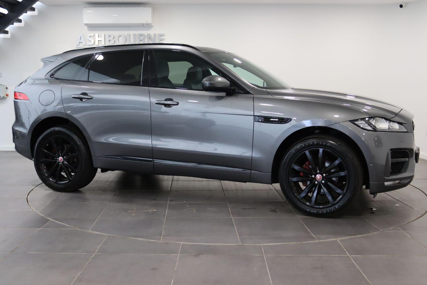 Jaguar F Pace