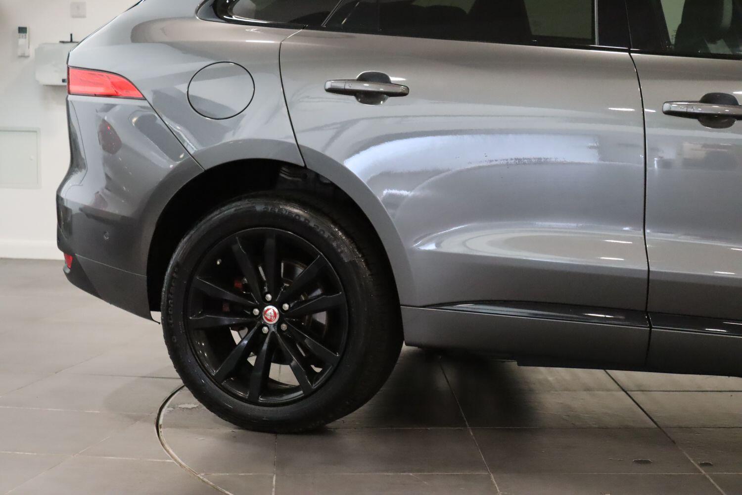Jaguar F Pace
