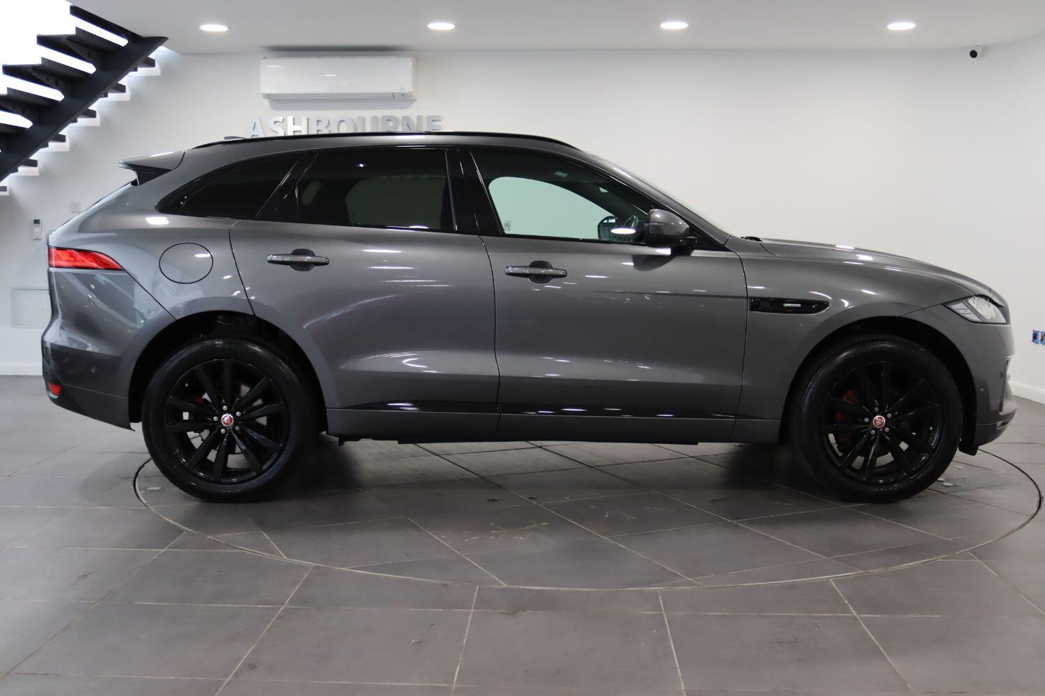 Jaguar F Pace