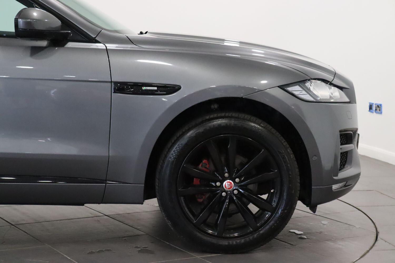 Jaguar F Pace