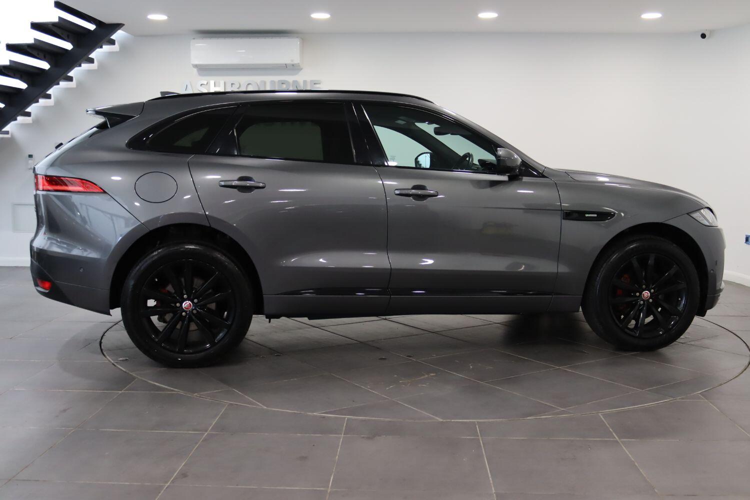 Jaguar F Pace
