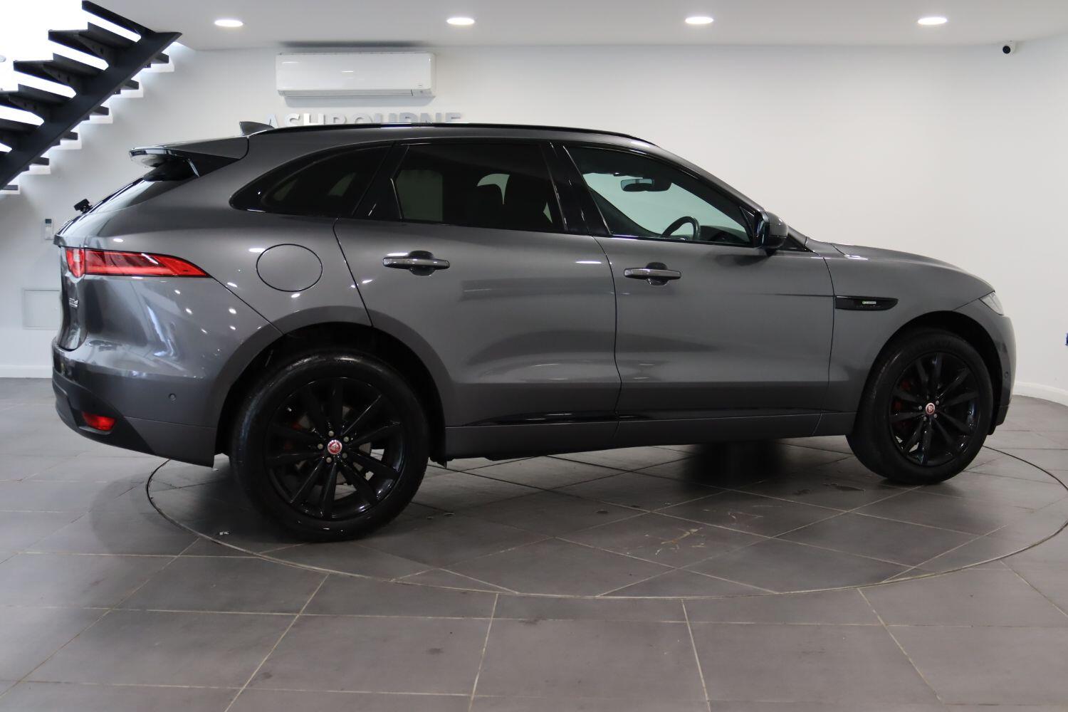 Jaguar F Pace
