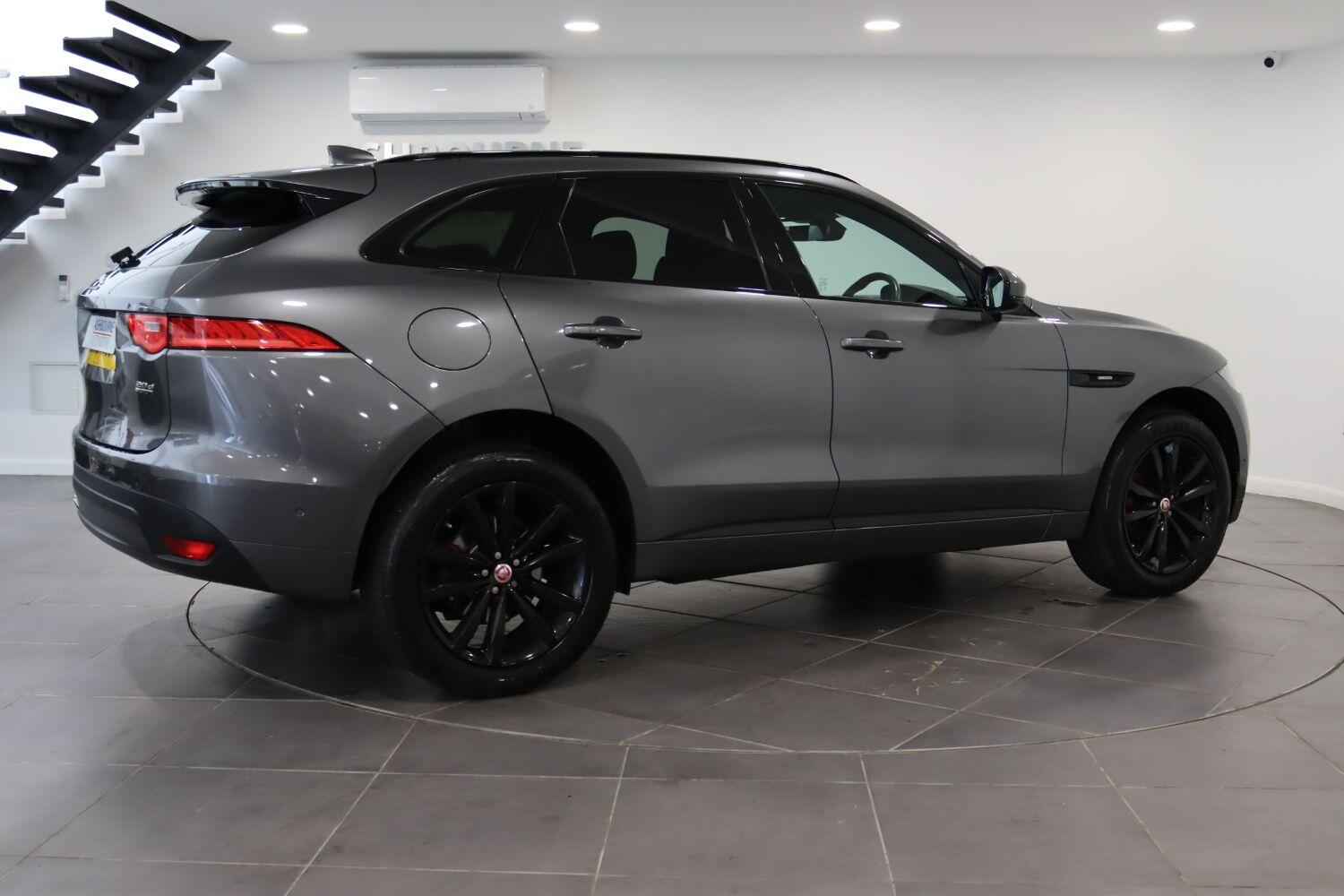Jaguar F Pace