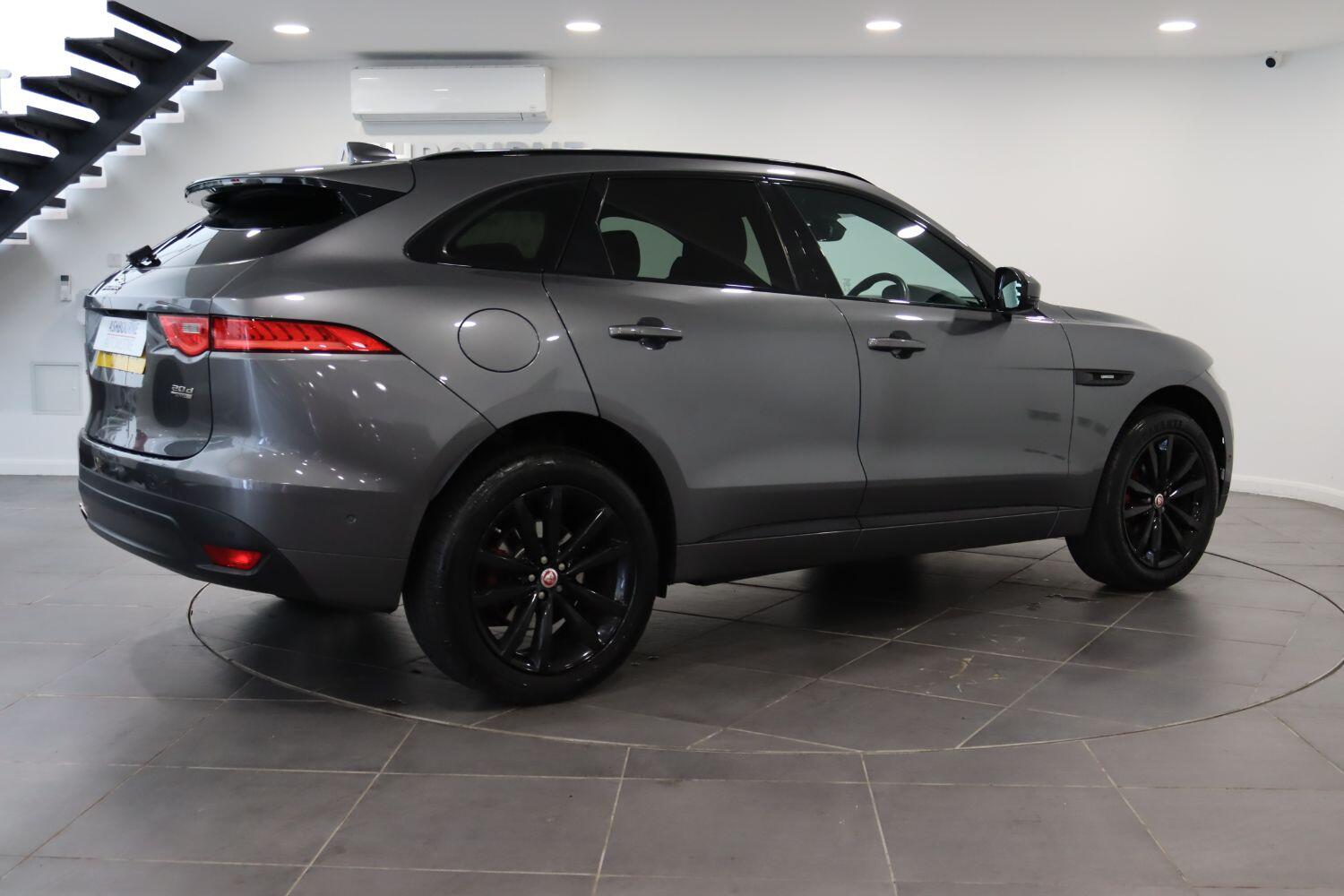 Jaguar F Pace