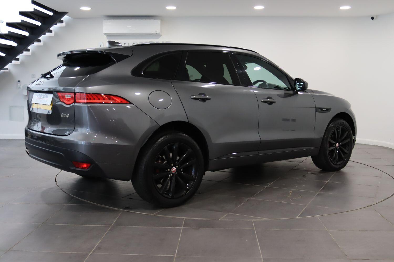 Jaguar F Pace