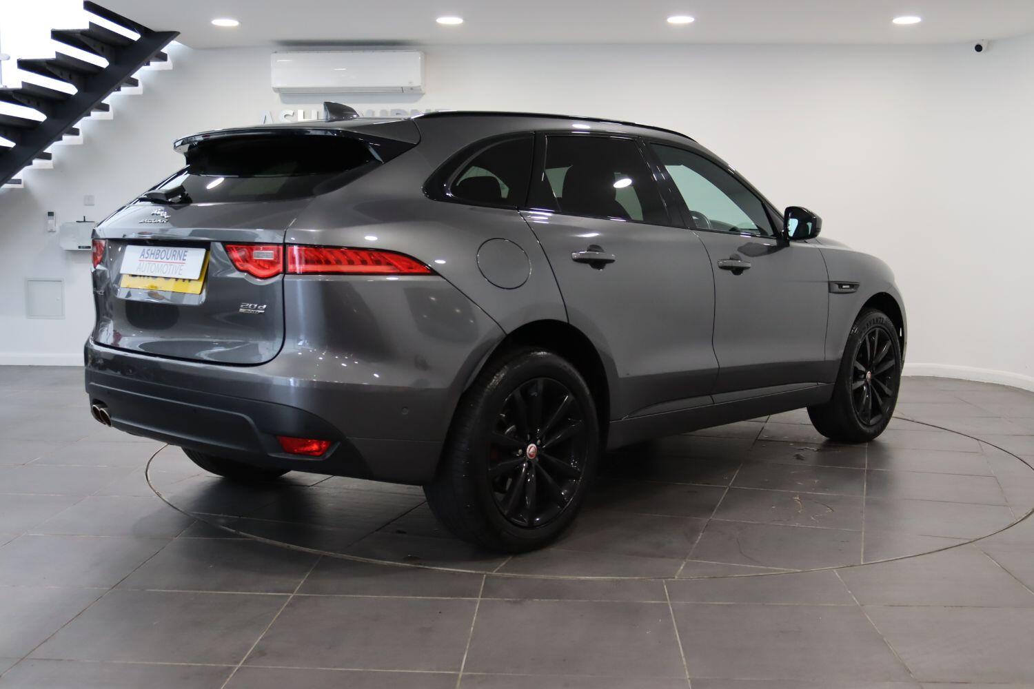 Jaguar F Pace