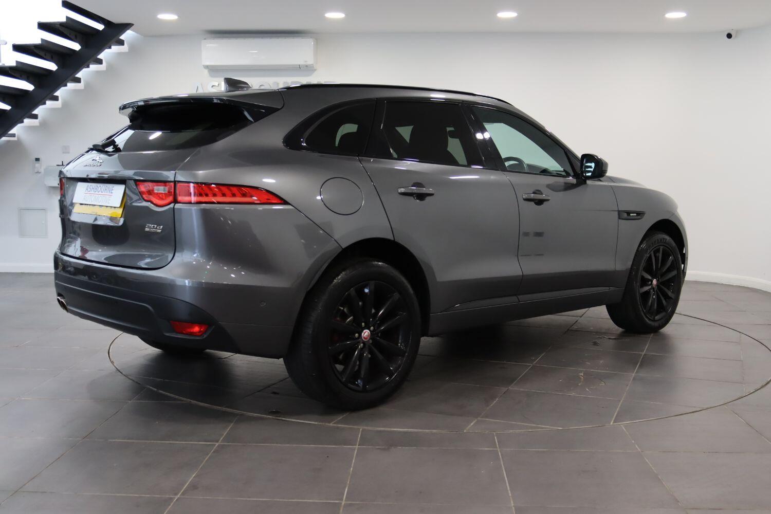 Jaguar F Pace