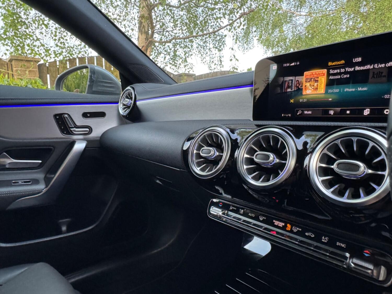 Mercedes Benz CLA