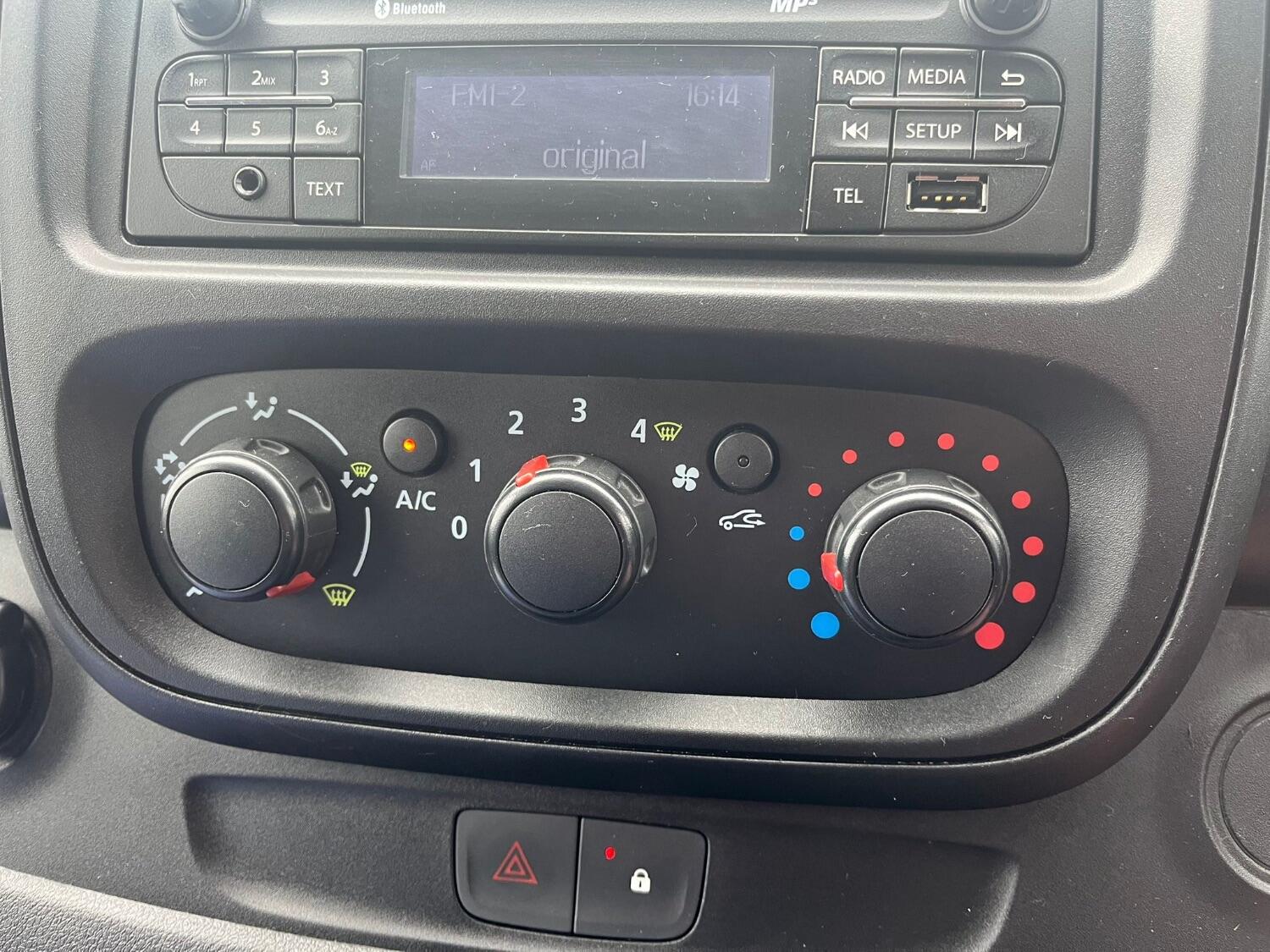 Nissan NV300