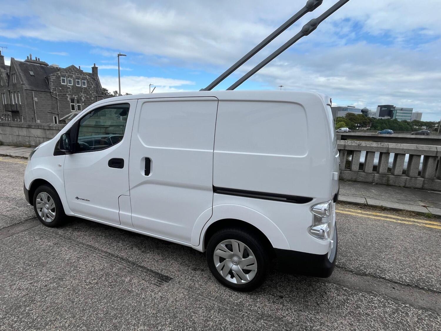 Nissan eNV200