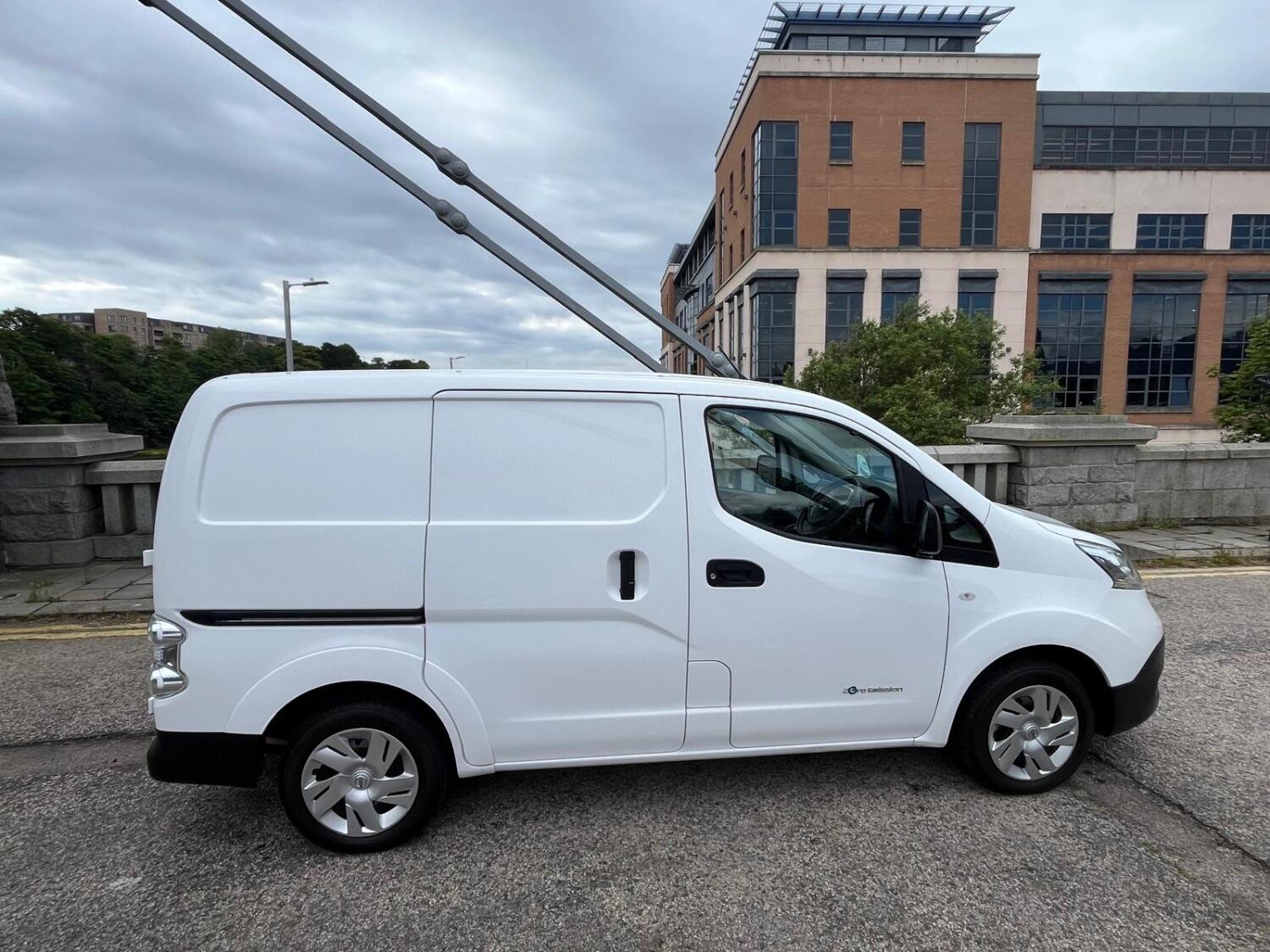 Nissan eNV200