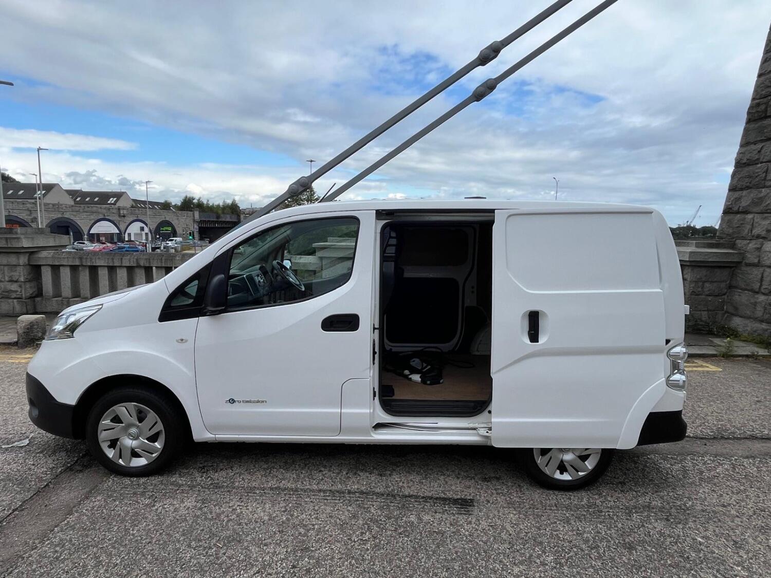 Nissan eNV200