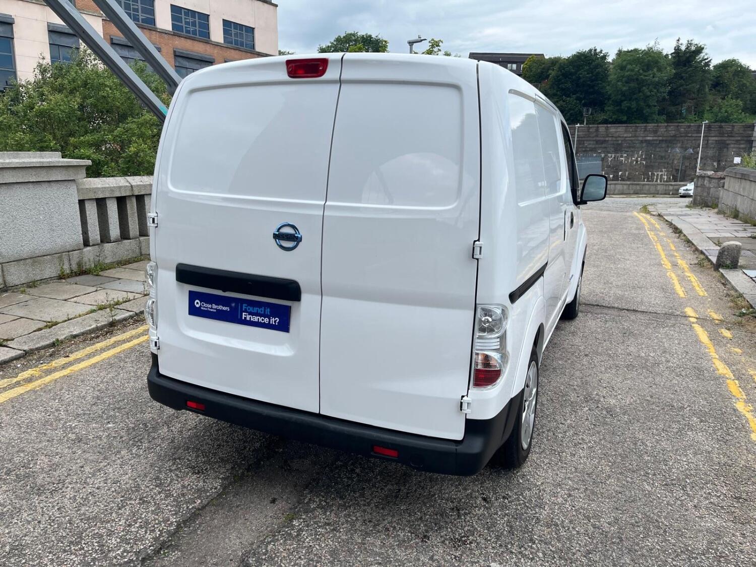 Nissan eNV200