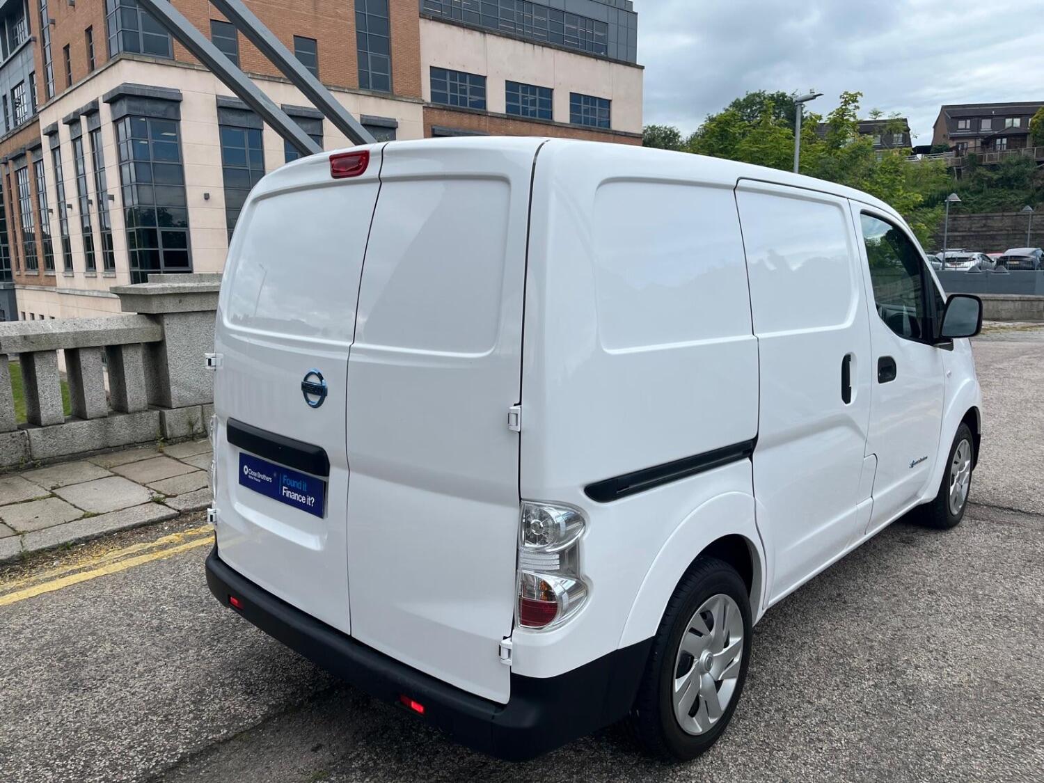 Nissan eNV200