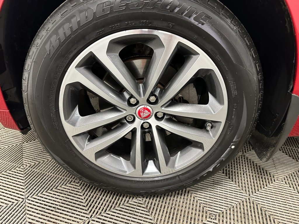 Jaguar F Pace