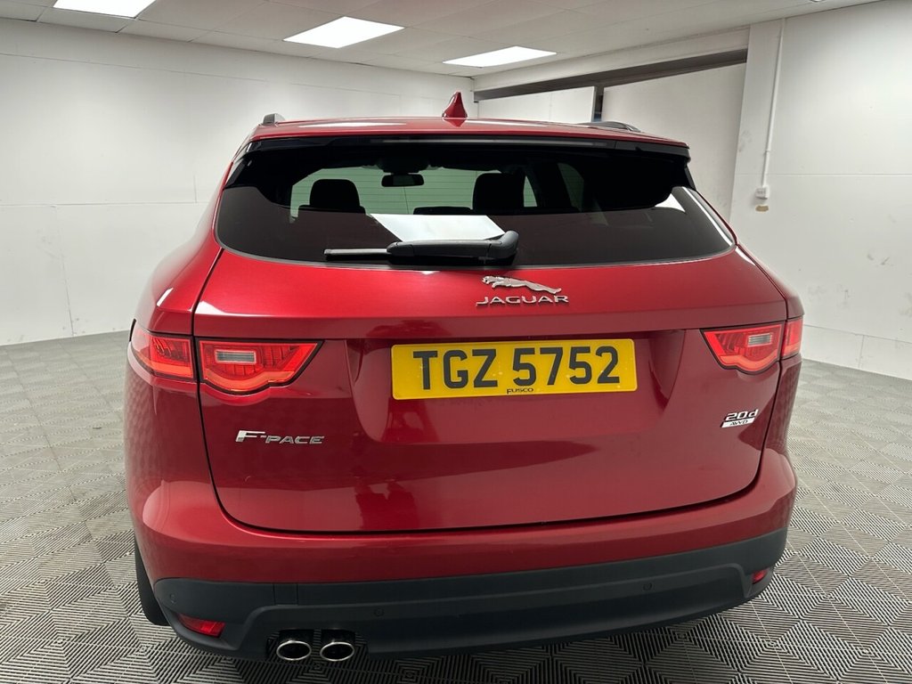Jaguar F Pace