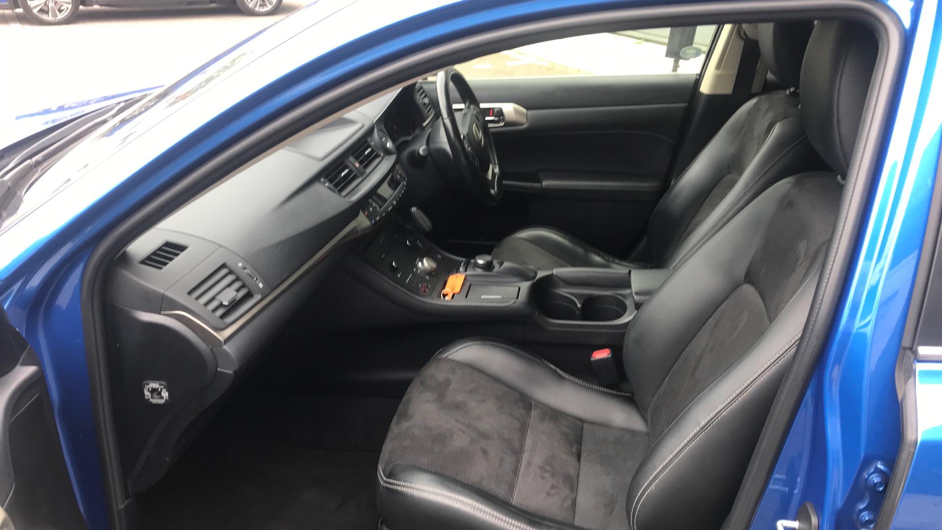 Lexus CT 200h