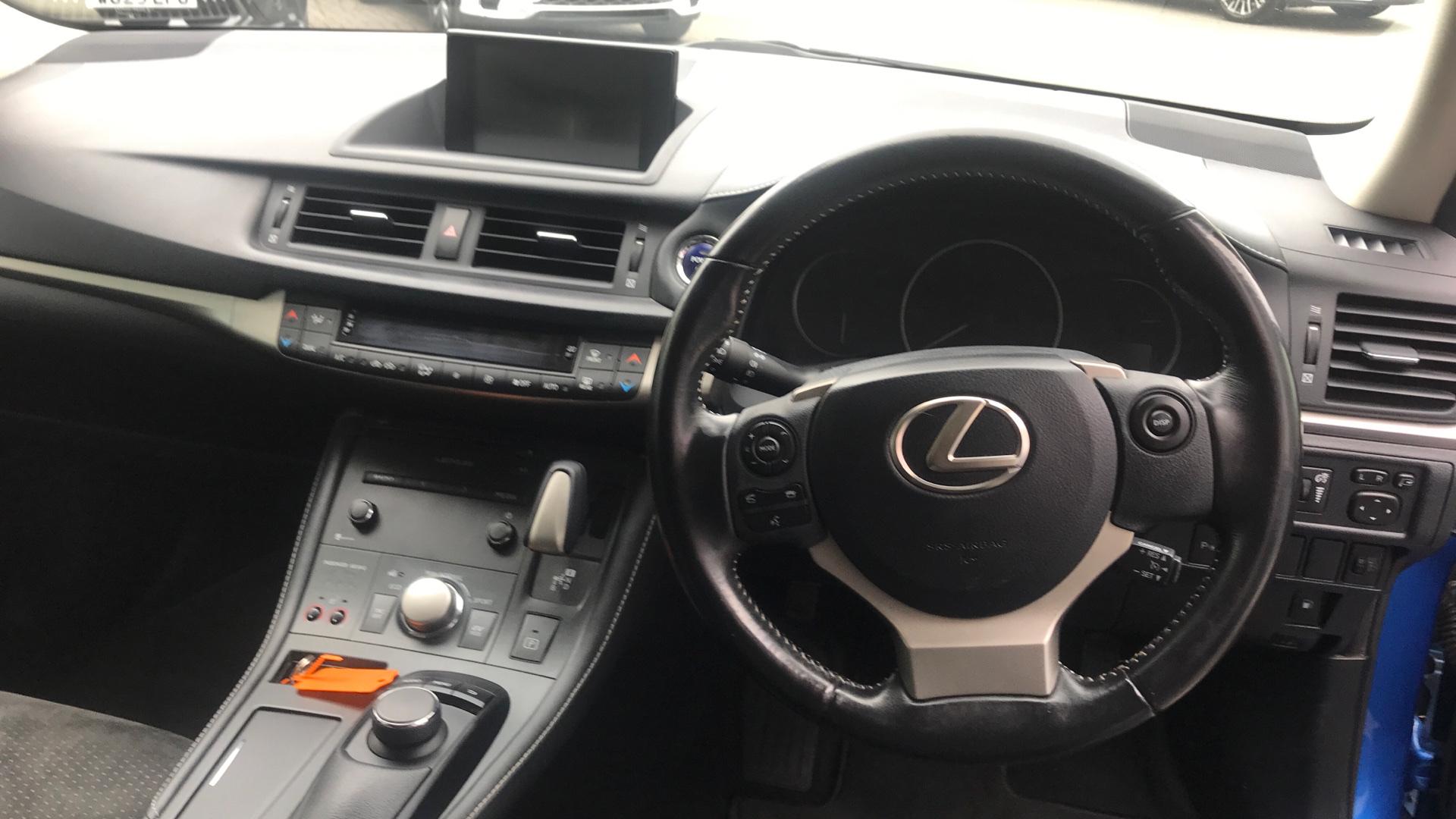 Lexus CT 200h