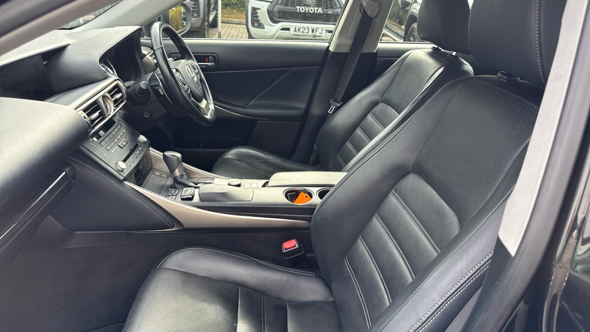 Lexus IS