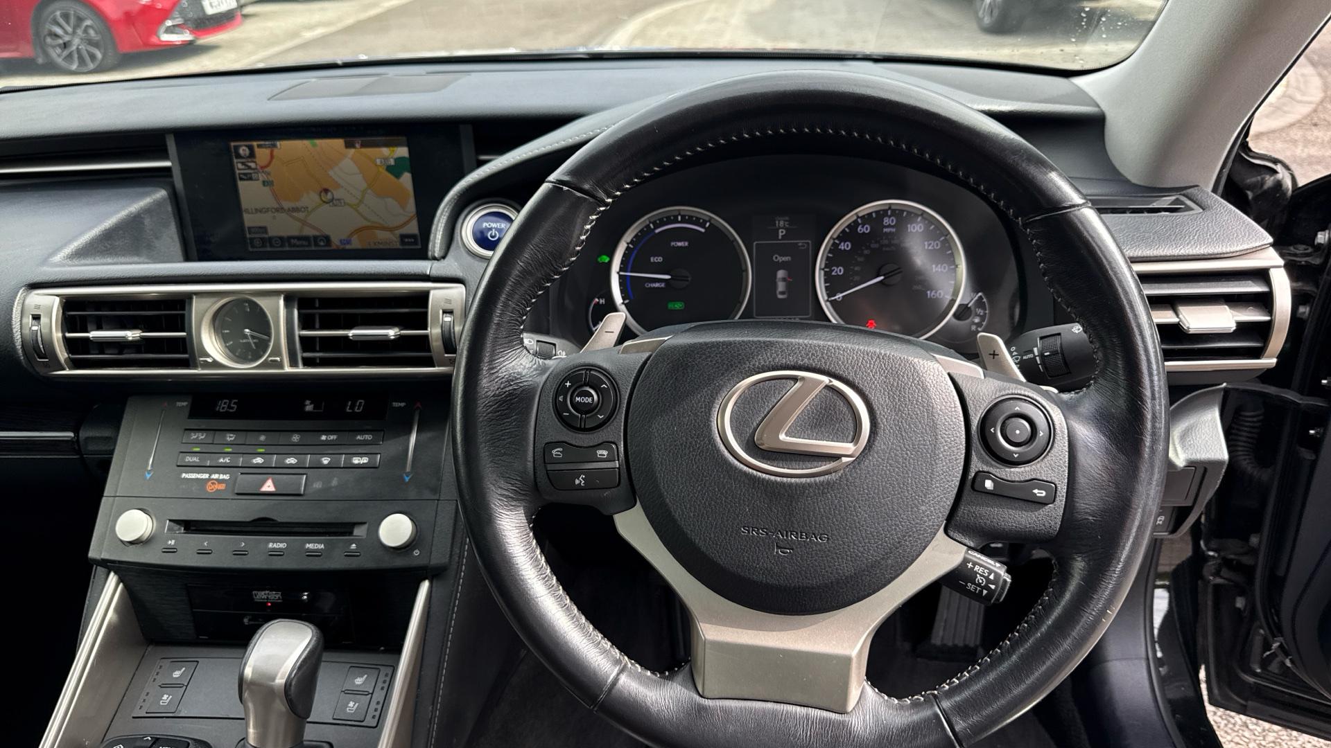 Lexus IS