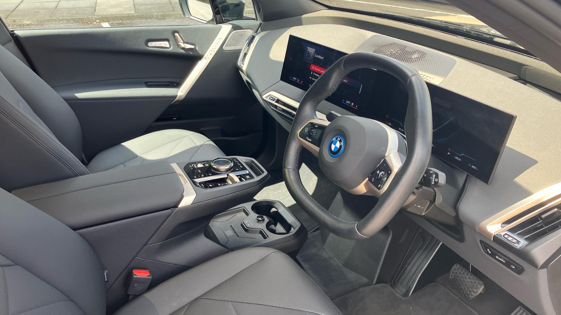 BMW iX