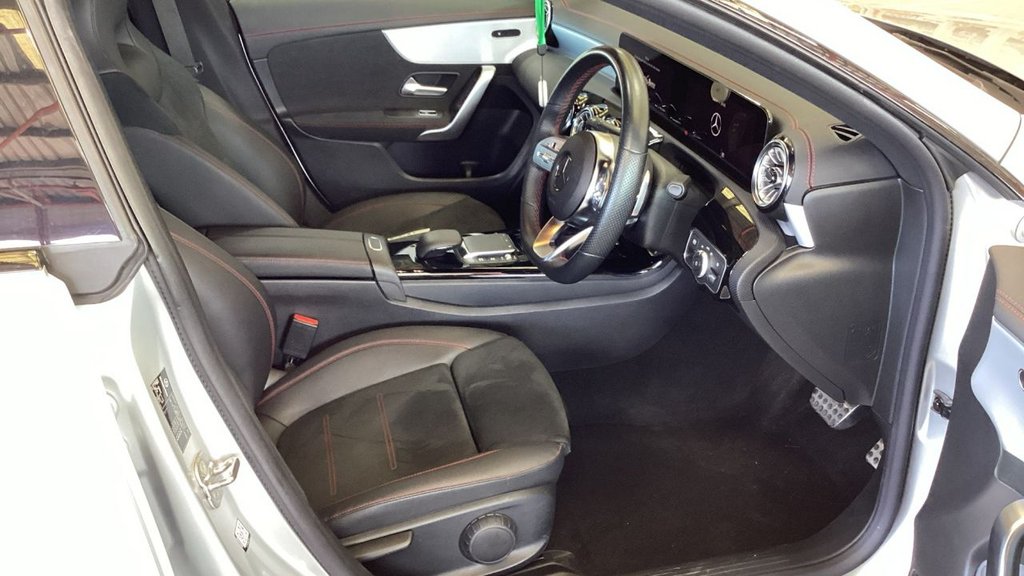 Mercedes Benz CLA