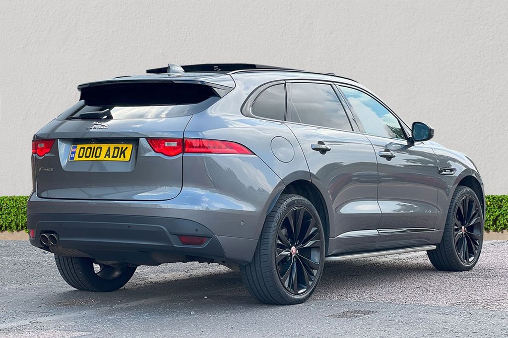 Jaguar F Pace
