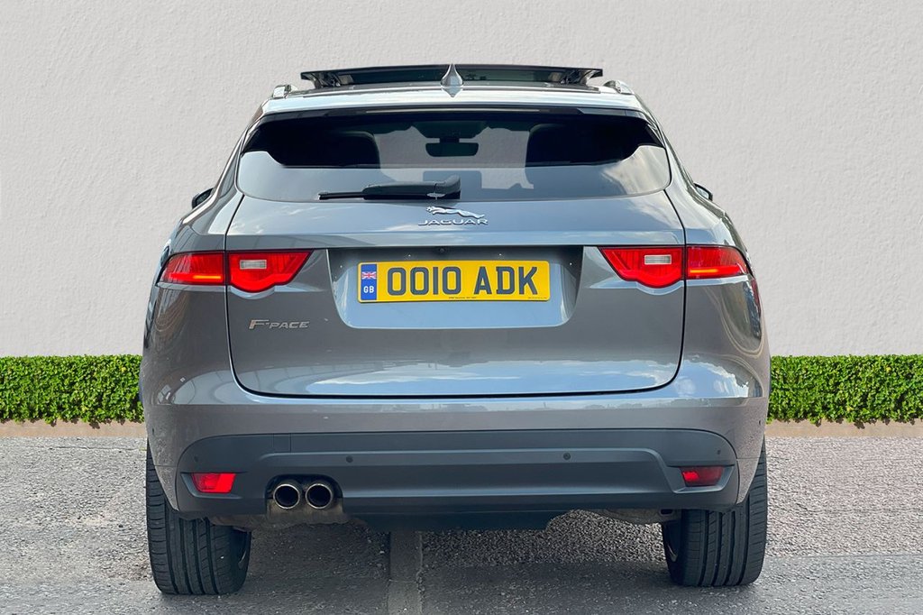 Jaguar F Pace