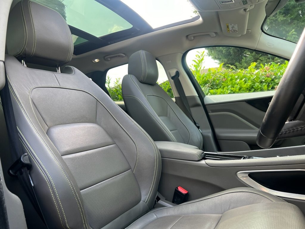 Jaguar F Pace